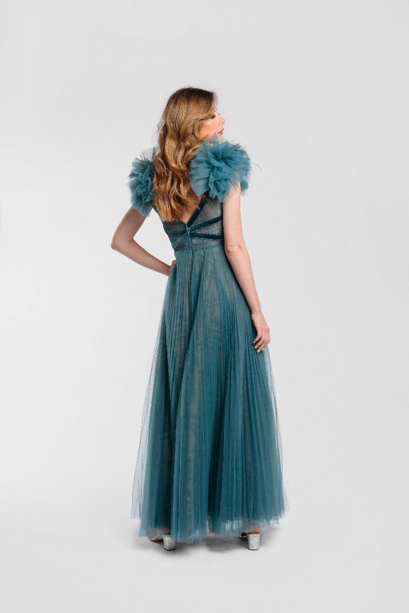 ruffled shoulders pleated dress