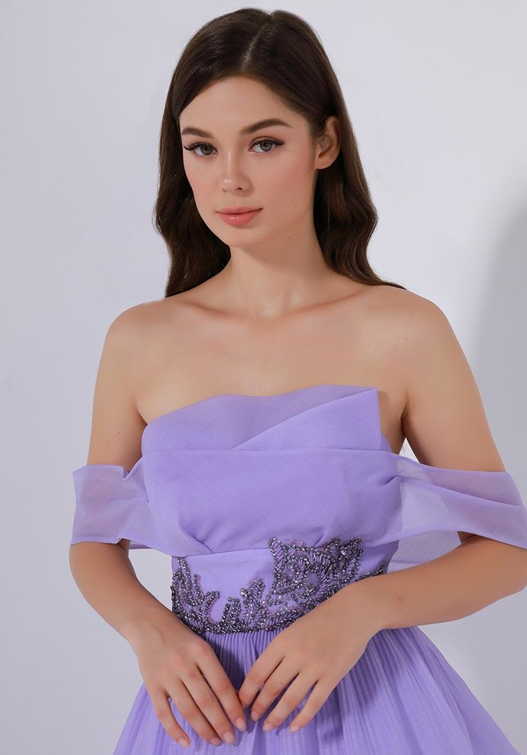 Off-shoulder layered dress