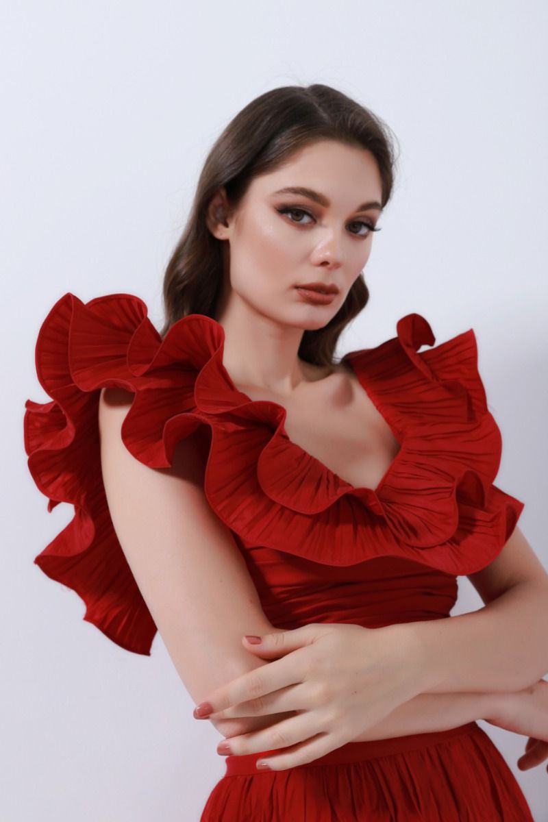 Statement ruffled set