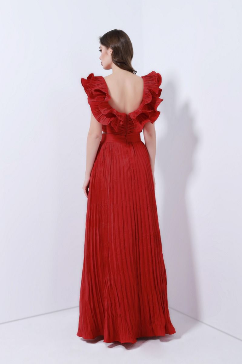 Statement ruffled set