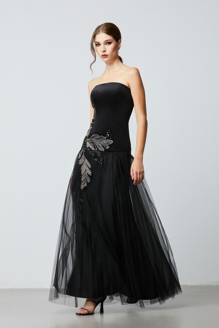 Noir Étoile Dress